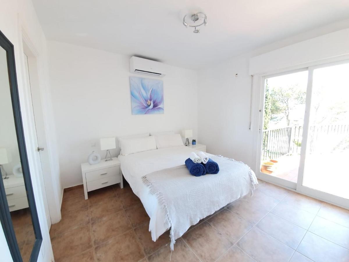 Beautiful 5 Bedroom Villa With Private Pool With Stunning Sea Views, Walking Distances To Shops Restaurants Beach Manilva Exterior foto
