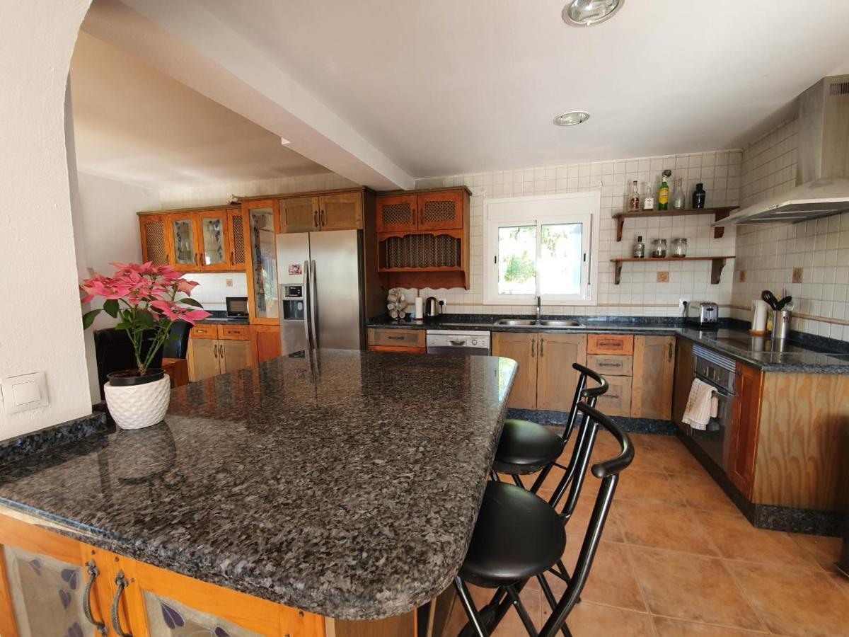 Beautiful 5 Bedroom Villa With Private Pool With Stunning Sea Views, Walking Distances To Shops Restaurants Beach Manilva Exterior foto